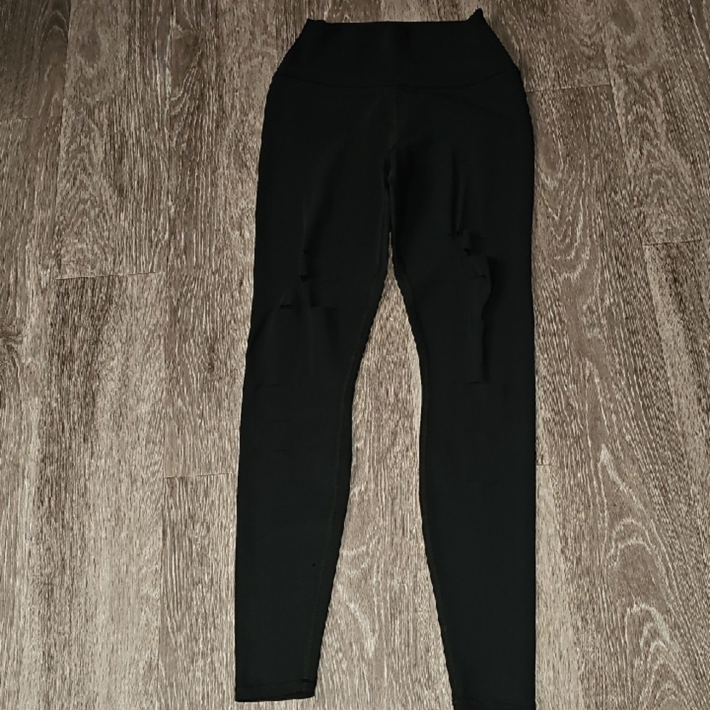 ALO Womens Sz Small Laser Cut Leggings!! Sz Small Nwots!! Dont Miss Black